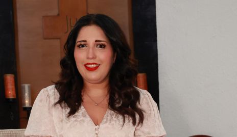  Margarita Alvarado y Loretta Azcorgota.