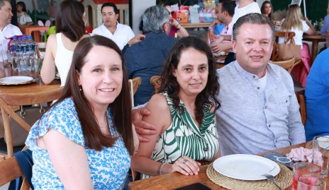  Mariana Veytia, Carmen Salces y Régulo Arellano.