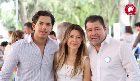 Jorge Emilio, Pili y Jorge Armendáriz.