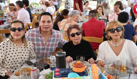  Sandra, Iván, Rebeca y Lucy.