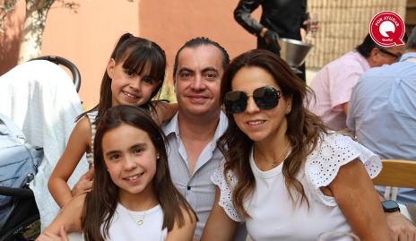 Macarena Almazán, María Pía Almazán, Christian Almazán y Fernanda Castillo.