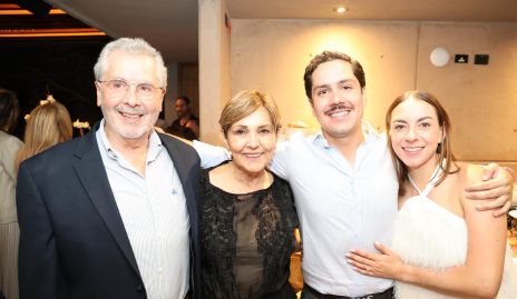  Sergio Muñoz, Genoveva Flores, Rodrigo Muñoz y Andrea Villasana.