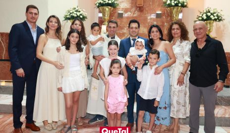 Julián Hernández González con su familia.