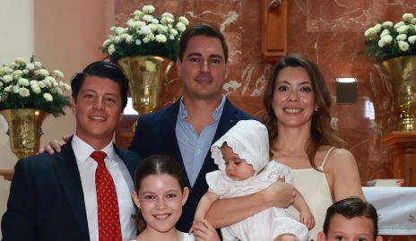  Santiago González, Ximena Abella, Regina Abella, Carlos Abella, Julián Hernández, Beatriz Hernández y Andrés Abella.