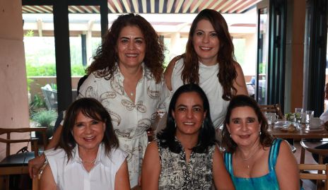  Beatriz Hernández, Carla Hernández, Martha Hernández, Meli Córdova y Marisol Hernández.