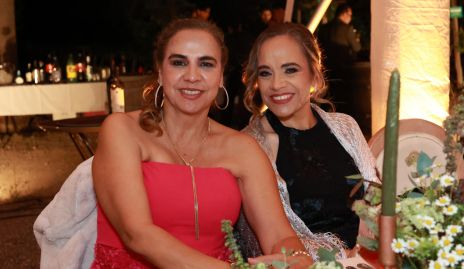  Lilia Cantú y Erika Cantú.