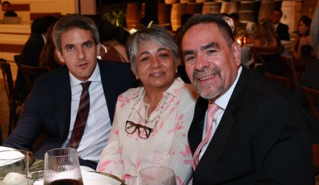  Manuel, Rosario y César Cantú.