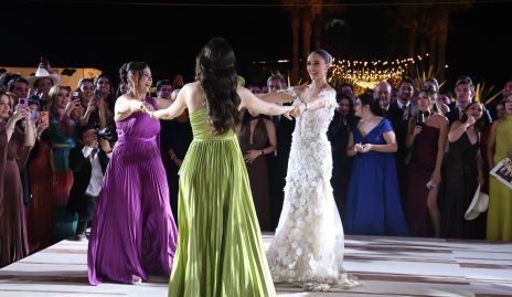  Araceli Flores con sus hijas Paulina y Carla.