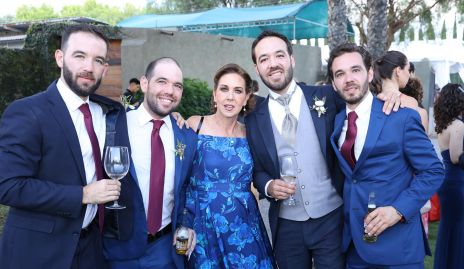Enrique, Bruno, Andrés y Fernando Anaya con su tía Ana Hunter.