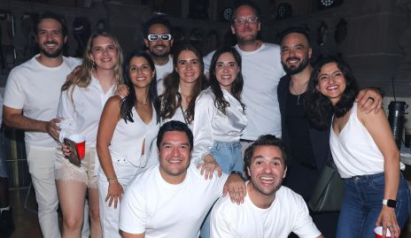  Frankie Gutiérrez con sus amigos.