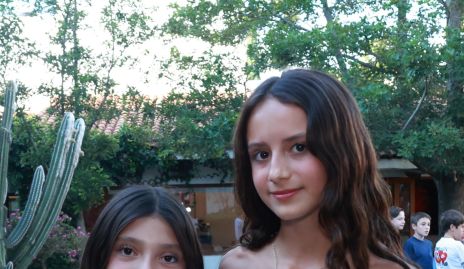  Loretta Stevens y Victoria Pedroza.