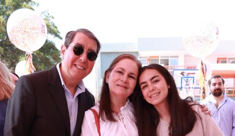 Víctor Martinez, Isabela Martinez y Martha Fano.