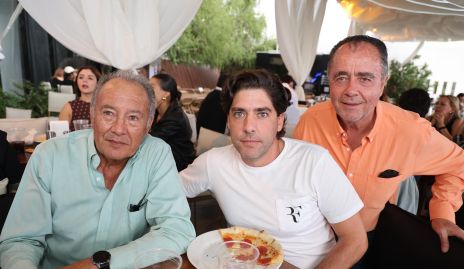  Manuel Paredes, Quique y Enrique González.