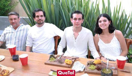  Gerardo Martinez, Diego Martinez, Daniel Martinez e Isabela Malo.