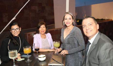  Elia Barrientos, Elia Luna, Tania Guerrero y Héctor Barrientos.