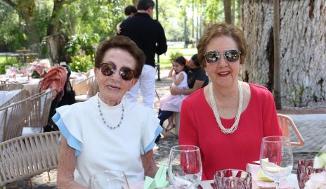  Ana Maria Palacios y Elia Rodríguez.