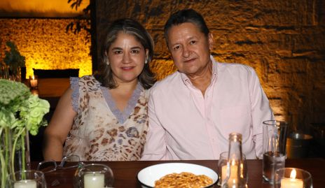 Erika Castillo y Eduardo Martínez, papás de la novia.