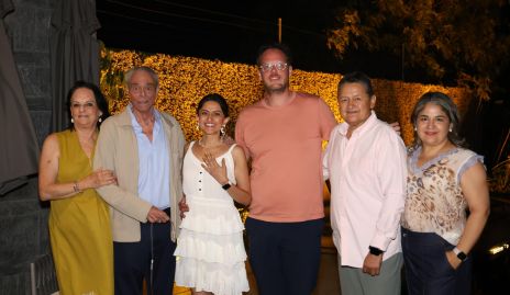 Los novios con sus papás, Melissa Gómez, Miguel Ruiz, Ruth Martínez, Rodrigo Ruiz, Eduardo Martínez y Erika Castillo.