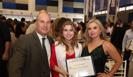  Carlos Heinze, Danna Heinze y Karla Saucedo.