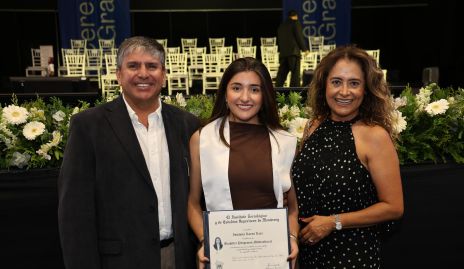  Juan Ariel Reyes, Isabela Reyes y Paty Lara.