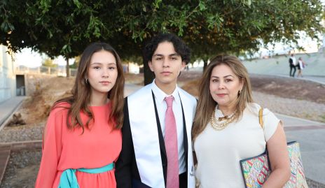  Danna Menchaca, Diego Menchaca y Julieta Gutiérrez.