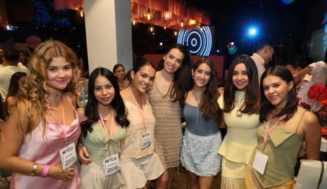  Las Minions con Ana Paula Martínez.