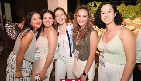  Natalia Galán, Larissa Ponce, Paola Celis, Esperanza Aguilar y Marce Ortiz.