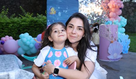  Emilia González y Milagros Suárez.