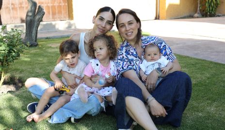  Elsa Santoyo y Lucca Aguirre, Carolina Silva, Paloma y Vicente Romo.