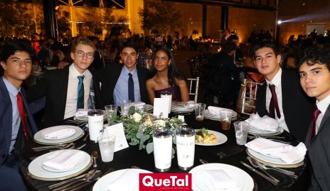 Ruben Pérez, Mauricio Valle, Eduardo Pérez, Marian Azuara, Luis Perales y Memo Trujillo.