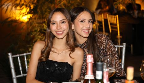  Renata Cuevas y Camila Souza.