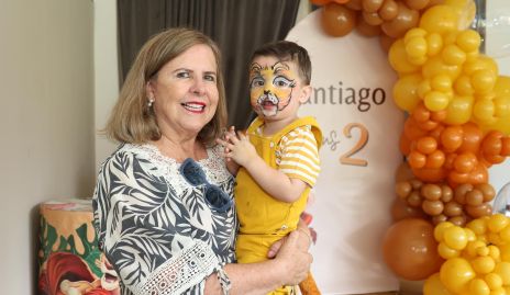  Rosy Somohano con su nieto Santiago Salgano.