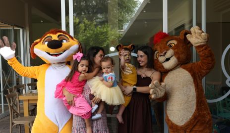  Marcela Díaz, Cayetana Villaseñor, Rafaela Villaseñor,  Gabriela Díaz Infante y Santiago Salgado.