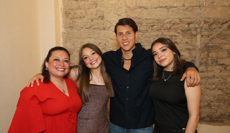  Irma Méndez, Melina González, Diego y Marianne González.