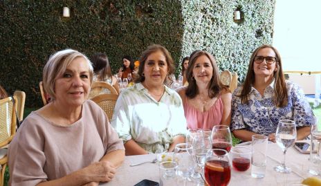  Isabel González, Sofía Carrillo, Marcela Valle y Gaby Villanueva.