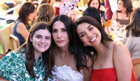  Ana María Meade, Laura López y Vini Padrón.