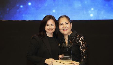  Mónica Rivera y Estela Arriaga.