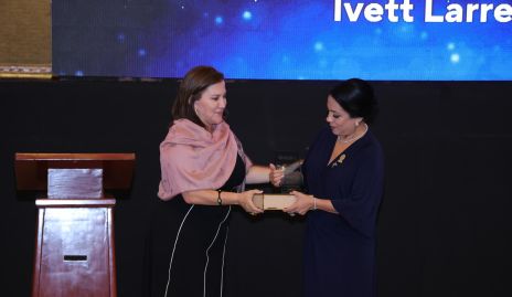  Ana Brugal e Ivette Larrea.