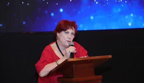  Ana Neumann.