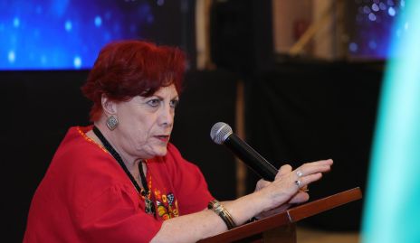  Ana Neumann.