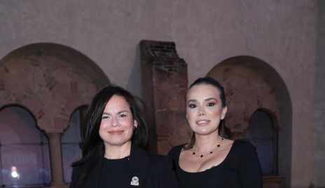  Mónica Rivera y Gloria Cabral.