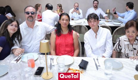  Melissa Rodríguez, Francisco Rodríguez, Laura García, André Rodríguez y Yolanda Figueroa.