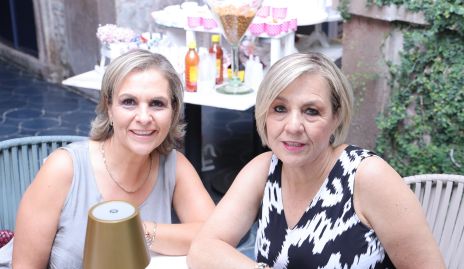  Isabel y María Eugenia González.