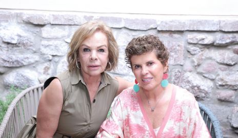  Mónica González y Verónica Martínez.