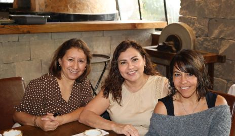  Carmenchu Villanueva, Graciela Alfaro y Lucía Alarcón.