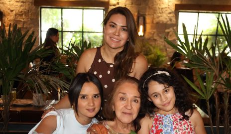 Graciela Medina, Daniela Macías y Ofelia Medina.