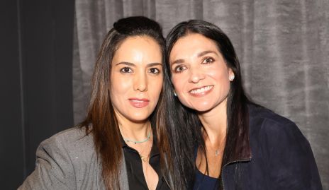  Maria José Torres y Karla Moreno.