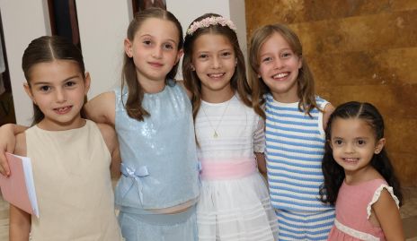  Raquel Valladares, Inés Valladares, Julia Toranzo, Isabela Argüelles y Emilia Toranzo.