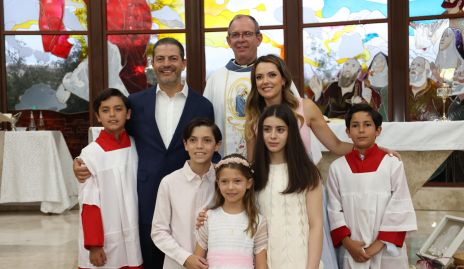  Familia Toranzo Medina y el Padre Gabriel Del Valle.