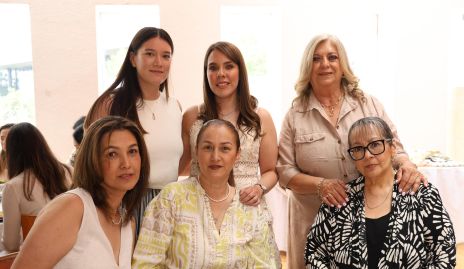 Adriana de la Fuente, Paulina Cruz, Ana María Santos, Chiquis Martínez, Margarita Martínez y Lula Martínez.
